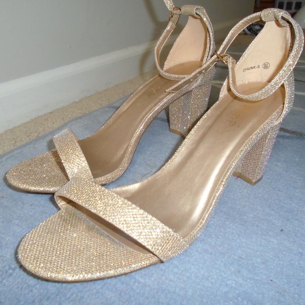 Gold sparkel heels